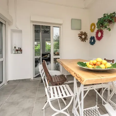 Vila Garden Glyfada Atény